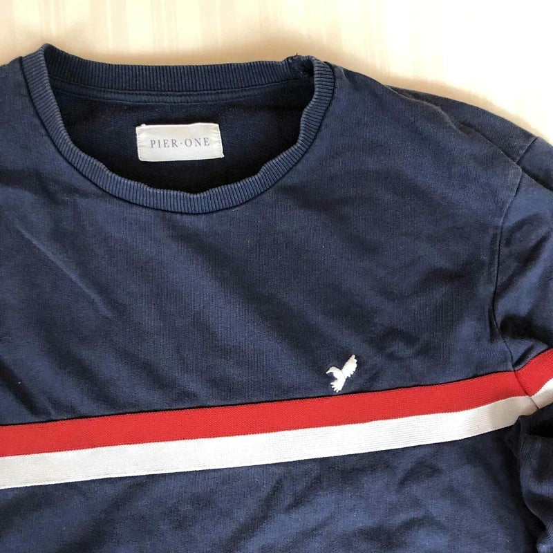 Crewneck B Pier One bleumarin cu dungi roșii albe – preppy casual vintage S